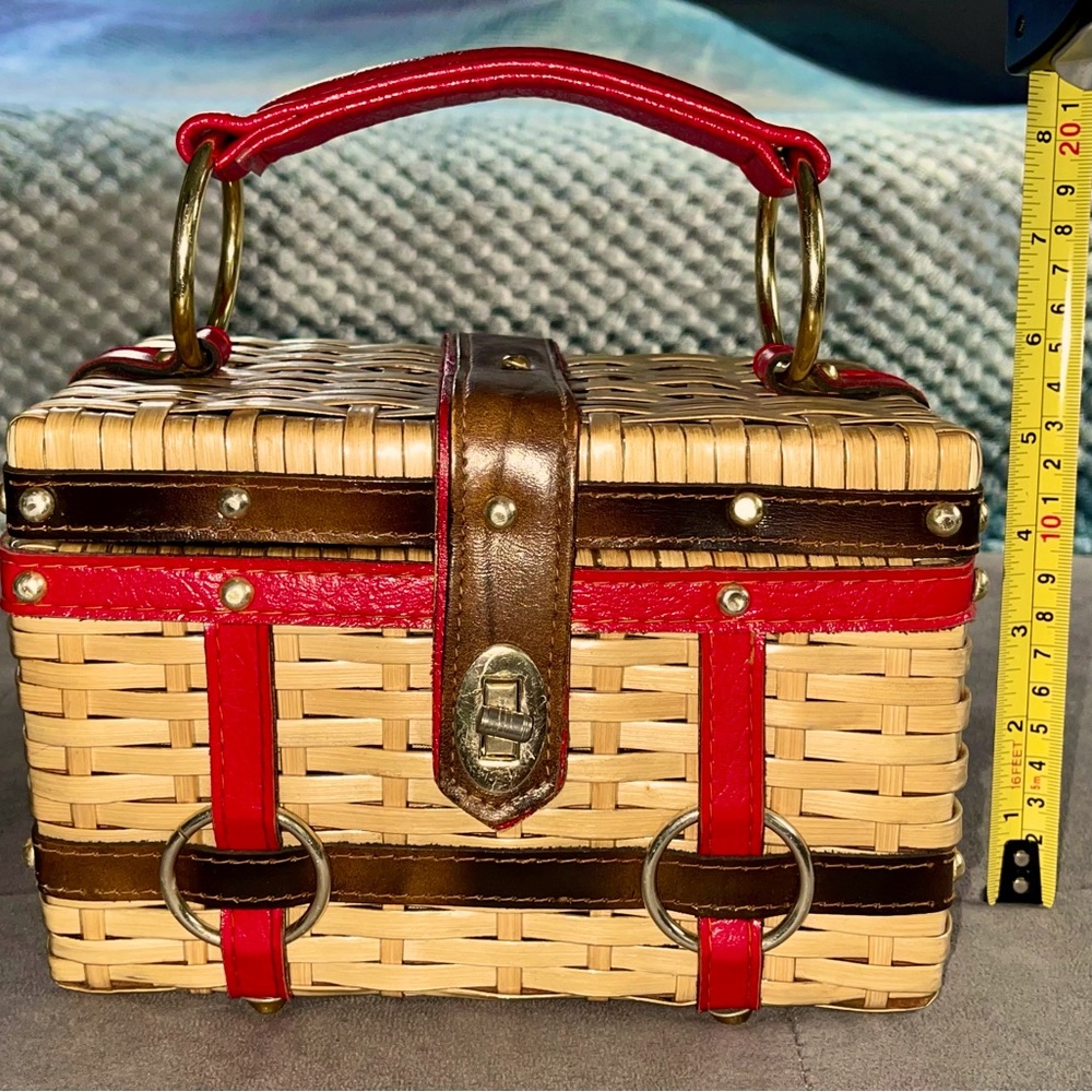 Vintage Encore Basket Purse - Weaved Wicker With Clasp
